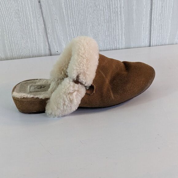 UGG Elanor Suede Mules Slip On Sheepskin Lining EUC SZ 6 - Picture 3 of 8